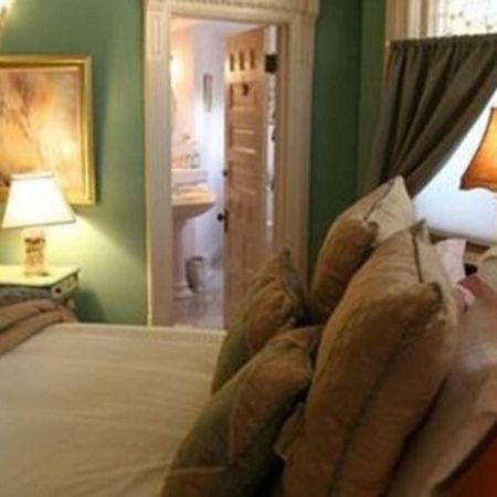 M&M Victorian Bed And Breakfast Marinette Dış mekan fotoğraf