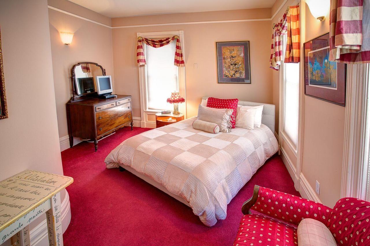 M&M Victorian Bed And Breakfast Marinette Dış mekan fotoğraf