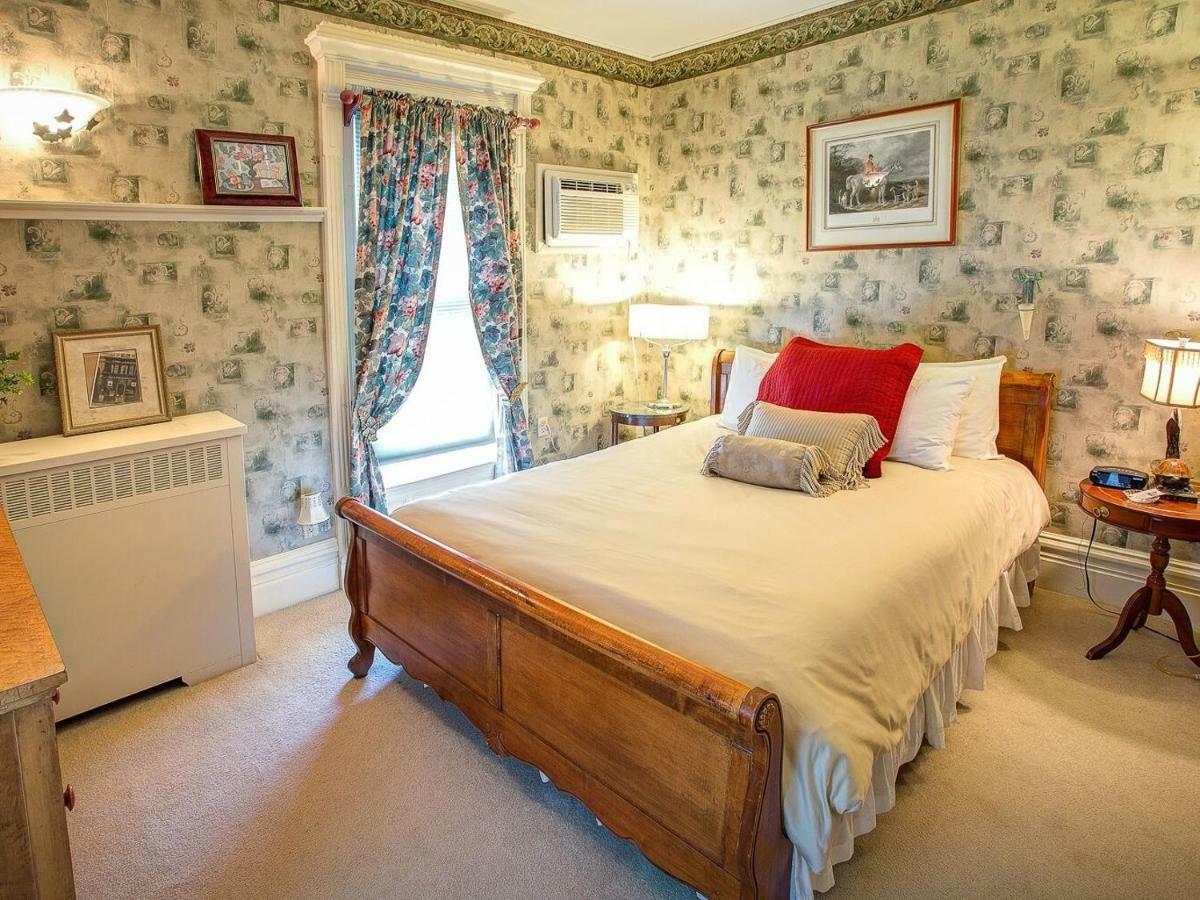 M&M Victorian Bed And Breakfast Marinette Dış mekan fotoğraf